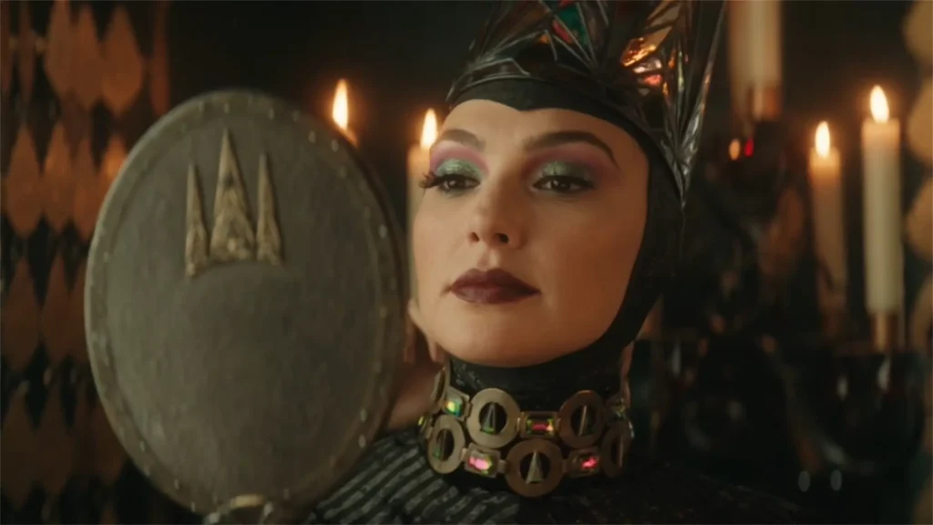 A Rainha Má pergunta ao espelho mágico: "Quem é a mais bela de todas?"